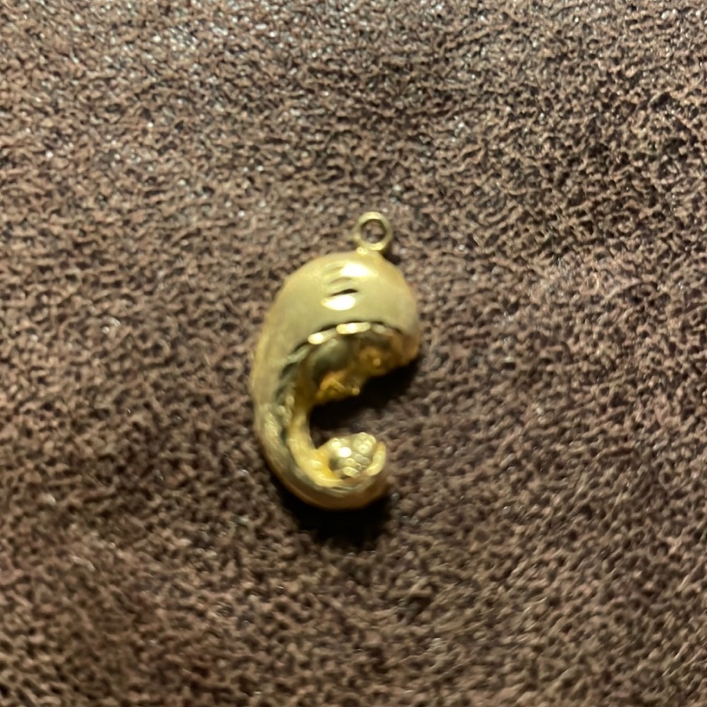 Madonna and child pendant 14k